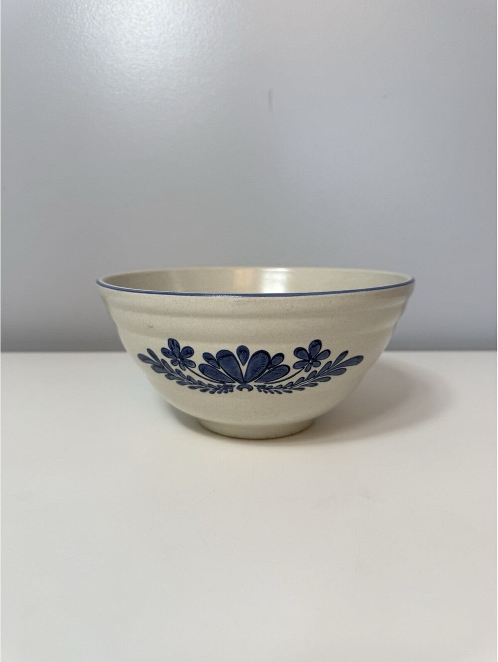 Vintage Pfaltzgraff YORKTOWNE 8” Mixing Bowl #458 Castle Mark Blue Floral EUC